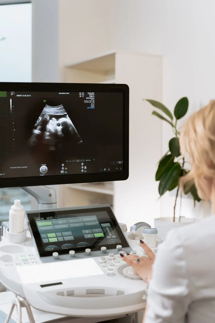 Kliniğin modern ve temiz karşılama alanı